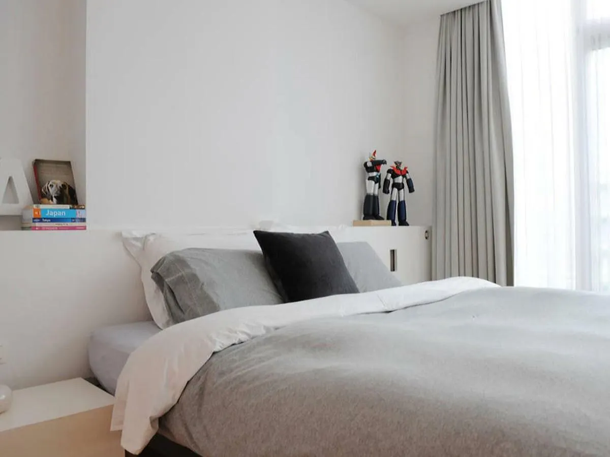 Minimalistic In Premium Location Daire Brüksel